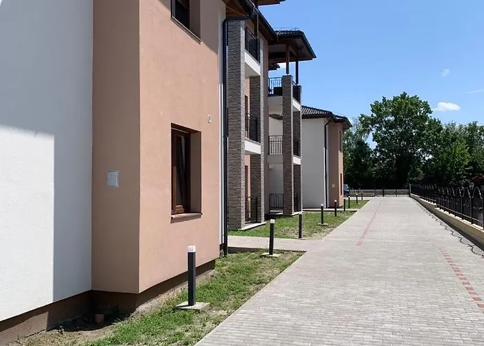 Apartment Honved77-79 By Bltn