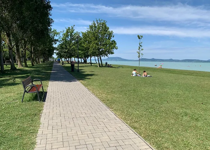 Honved77-79 By Bltn Apartment